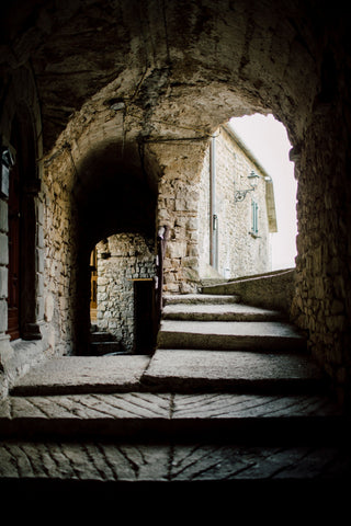 THROUGH THE ALLEYS OF IROLA DI SOPRA