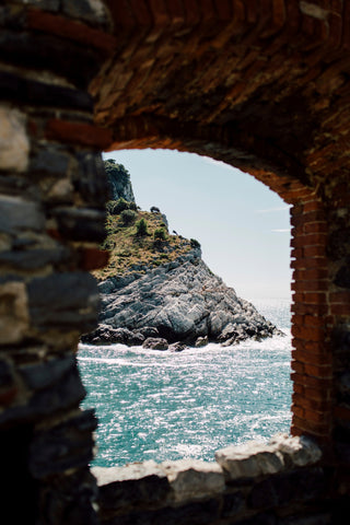 THROUGH THE WINDOWS OF PORTO VENERE